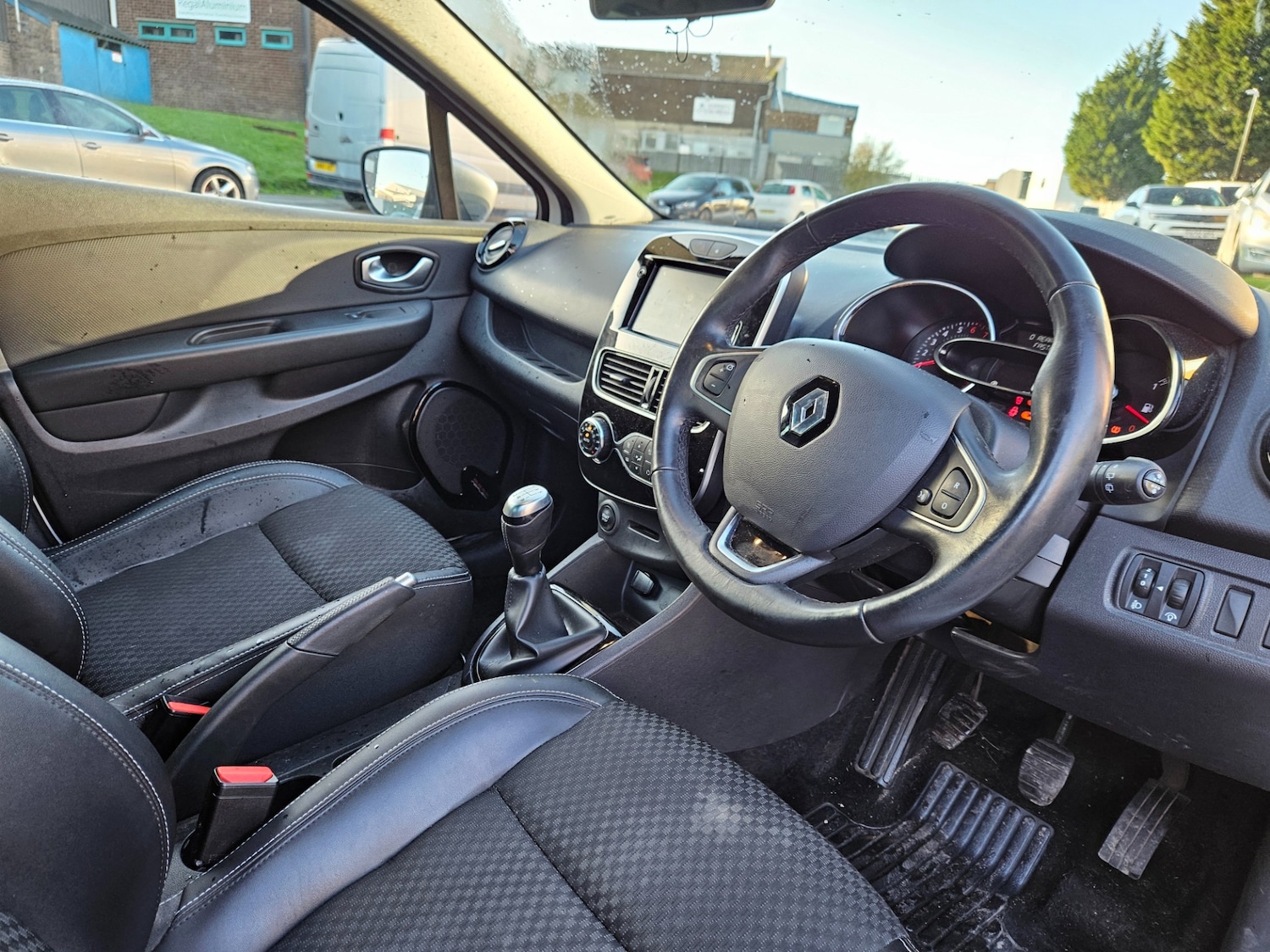 Used Renault Clio 2019 for sale - 76777741: Photo 16