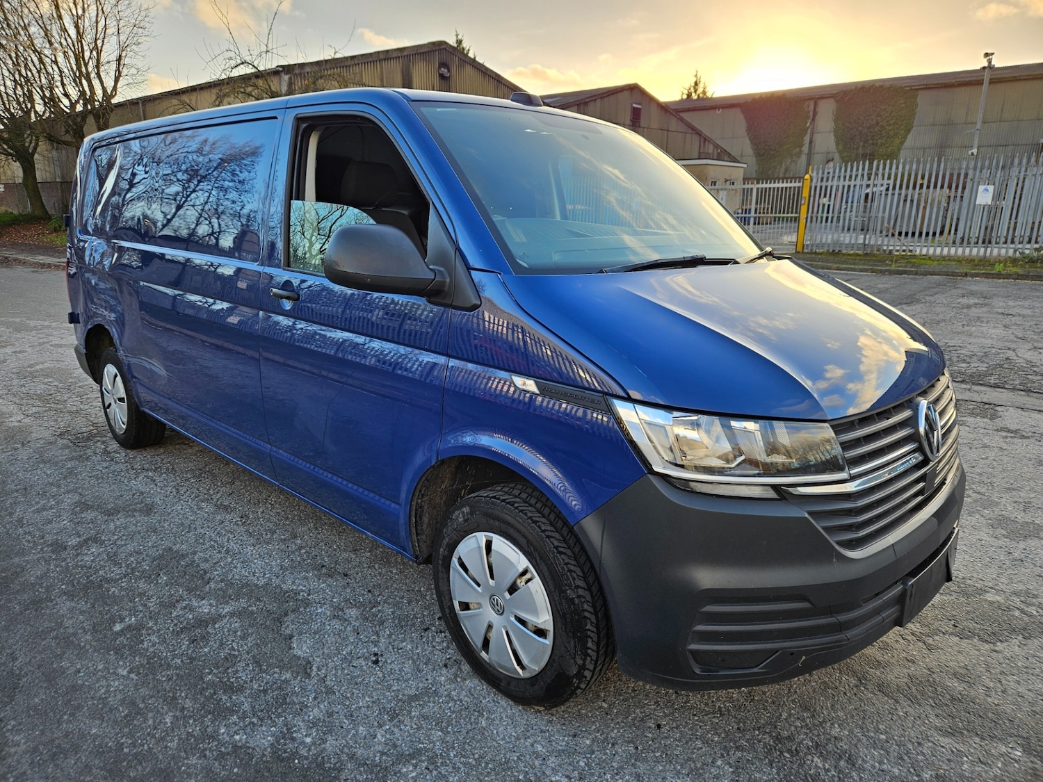 Used Volkswagen Transporter 2023 for sale - 76895031: Photo 2