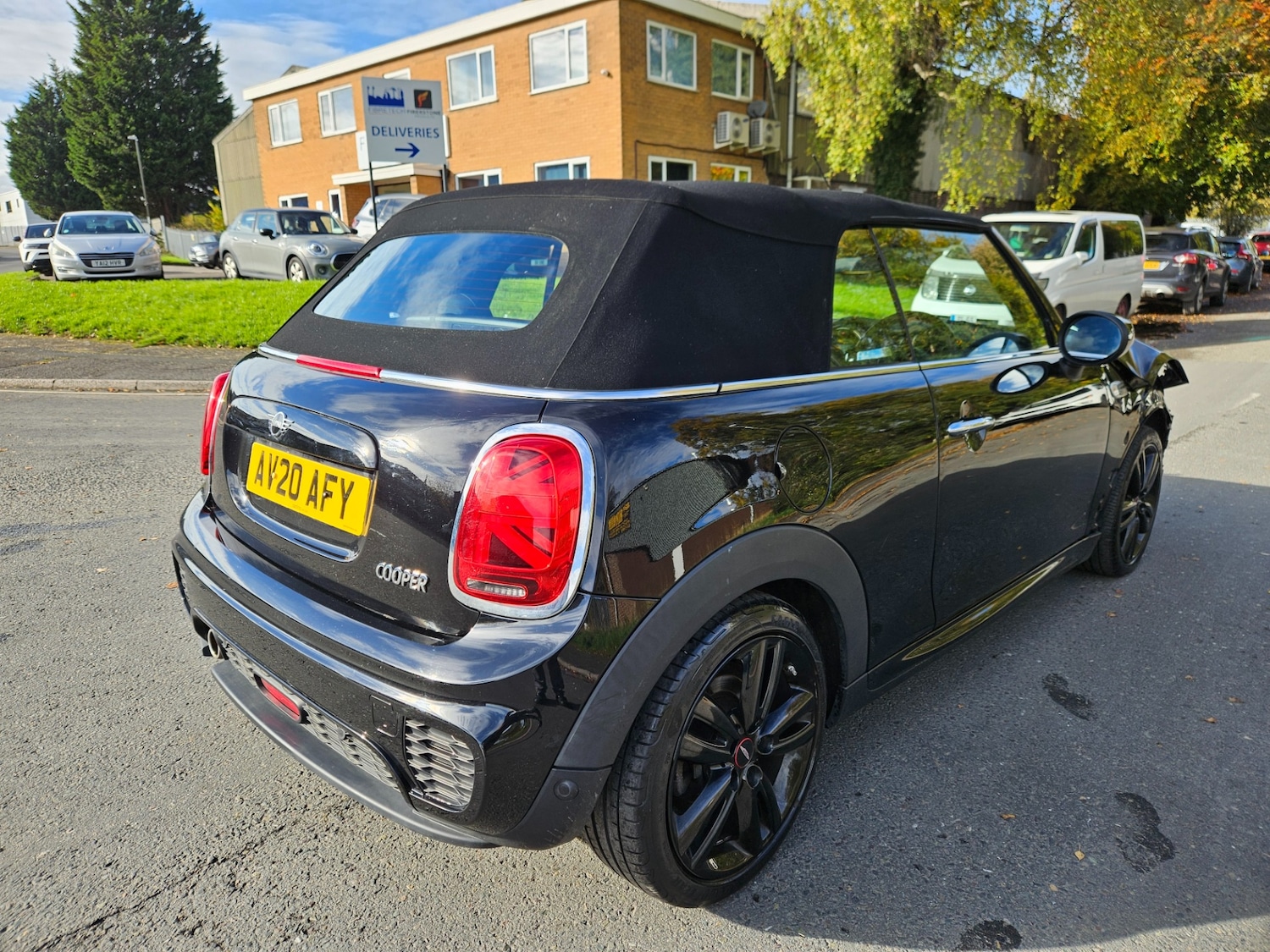 Used MINI Convertible 2020 for sale - 76353703: Photo 2
