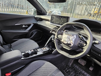 Used Peugeot 2008 2024 for sale - 76403489: Photo