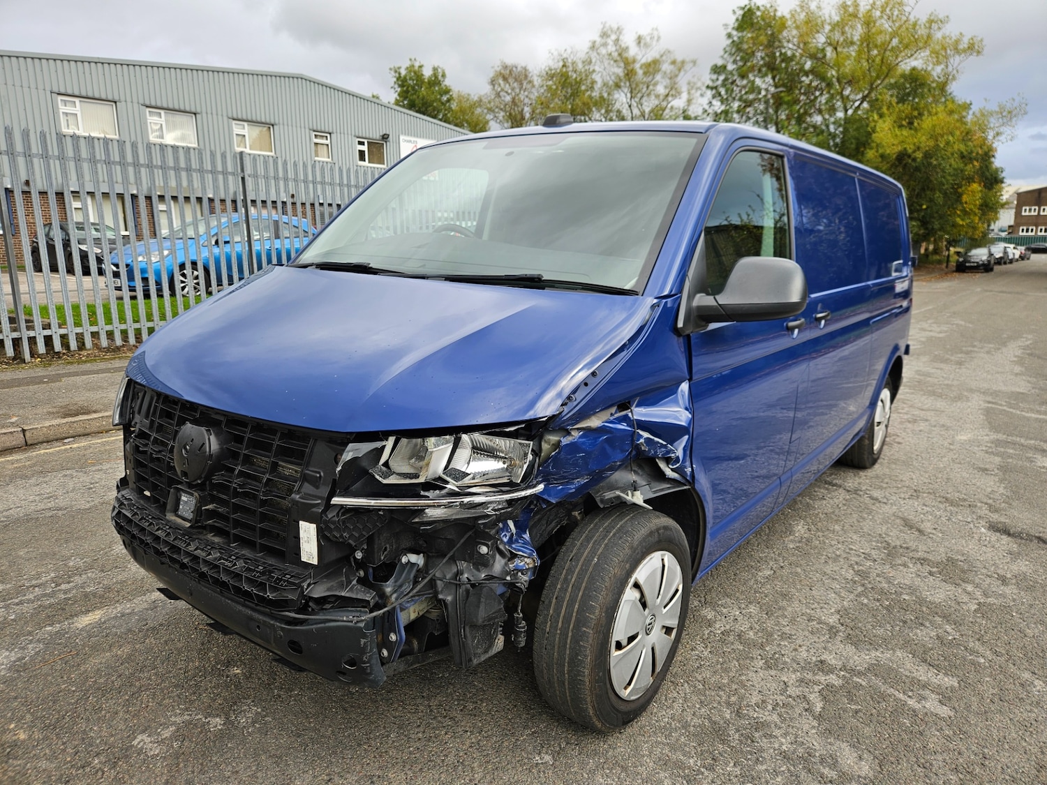 Used Volkswagen Transporter 2023 for sale - 76366312: Photo 2