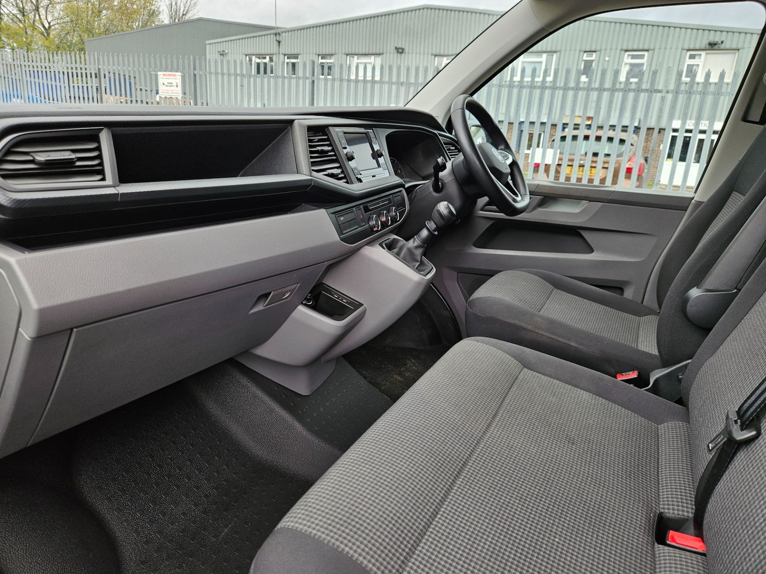 Used Volkswagen Transporter 2023 for sale - 76366312: Photo 4