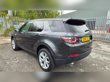 Used Land Rover Discovery Sport 2017 for sale - 79705432: Photo