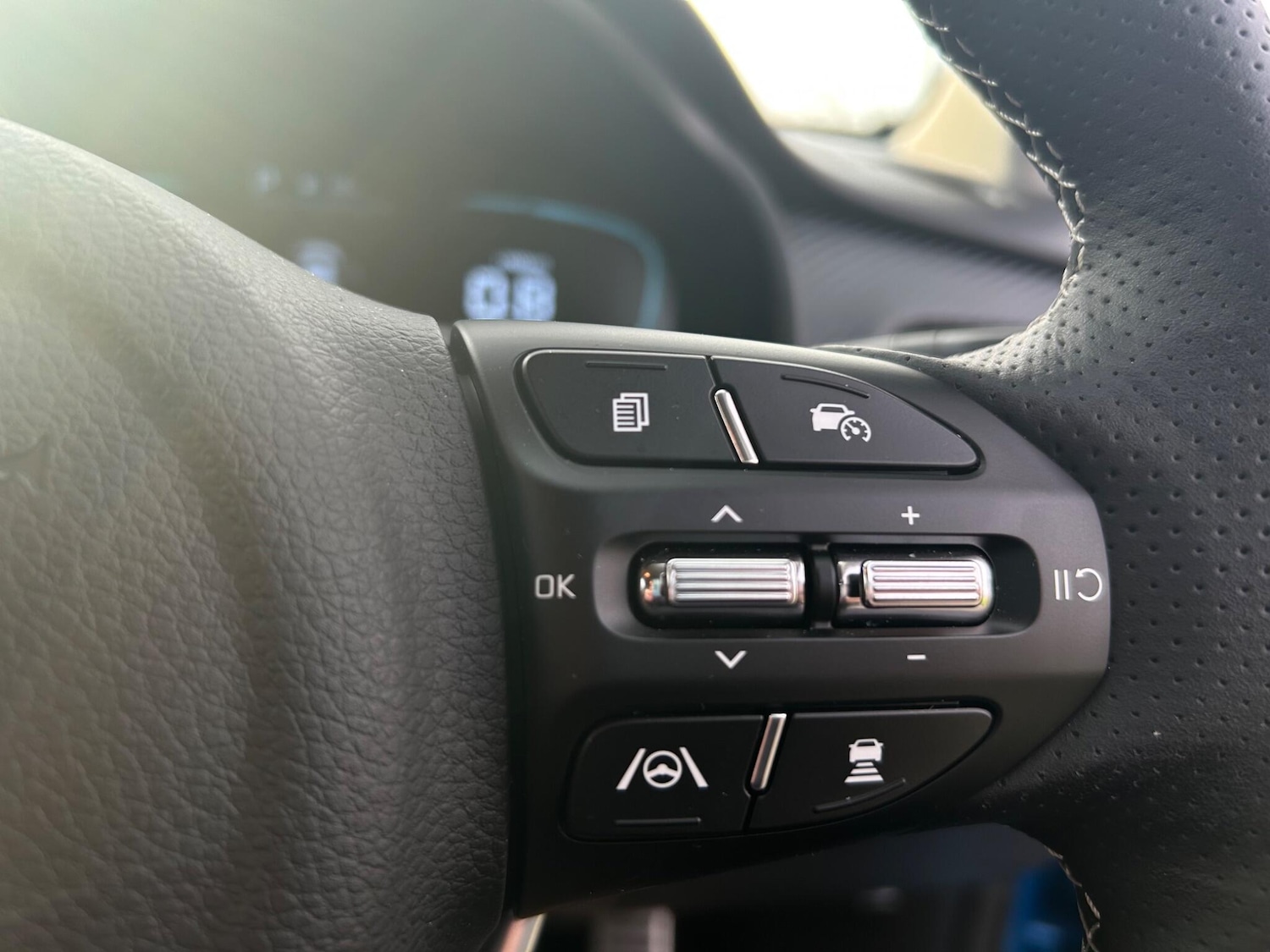 Used Kia Stonic 2025 for sale - 76498935: Photo 13