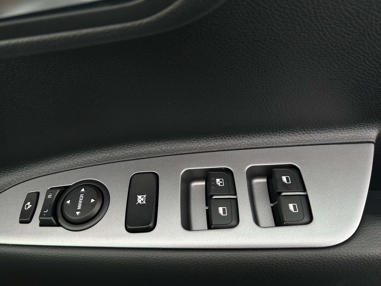 Used Kia Stonic 2025 for sale - 76498935: Photo 14