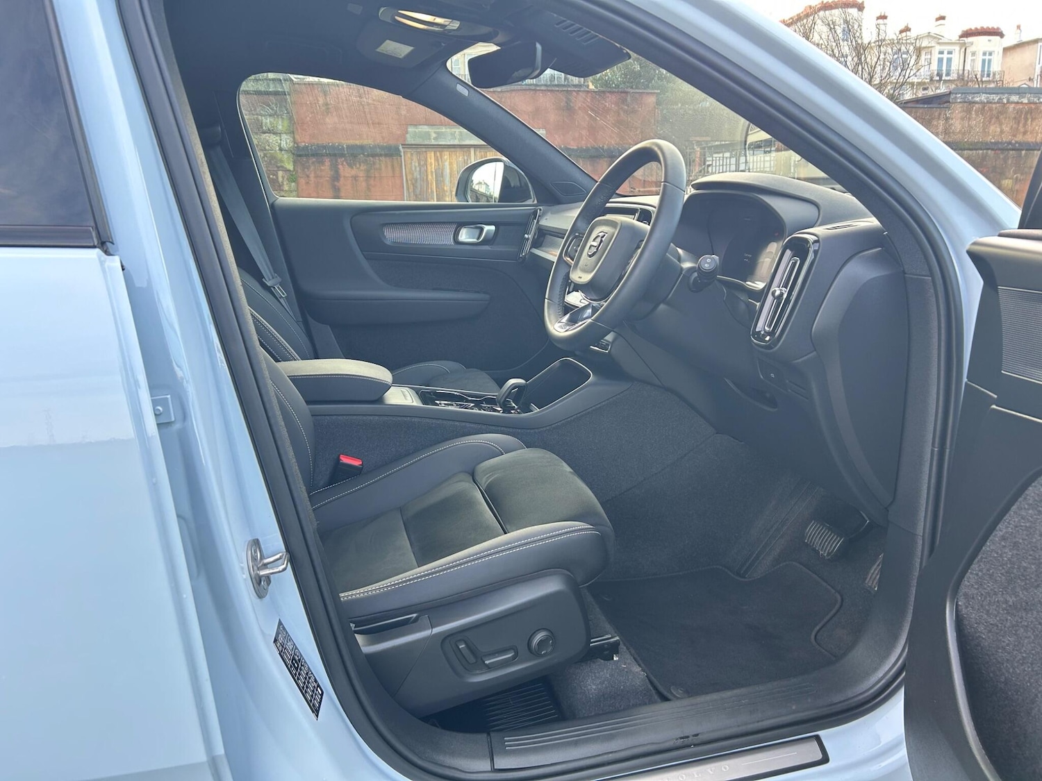 Used Volvo XC40 2024 for sale - 76975535: Photo 10