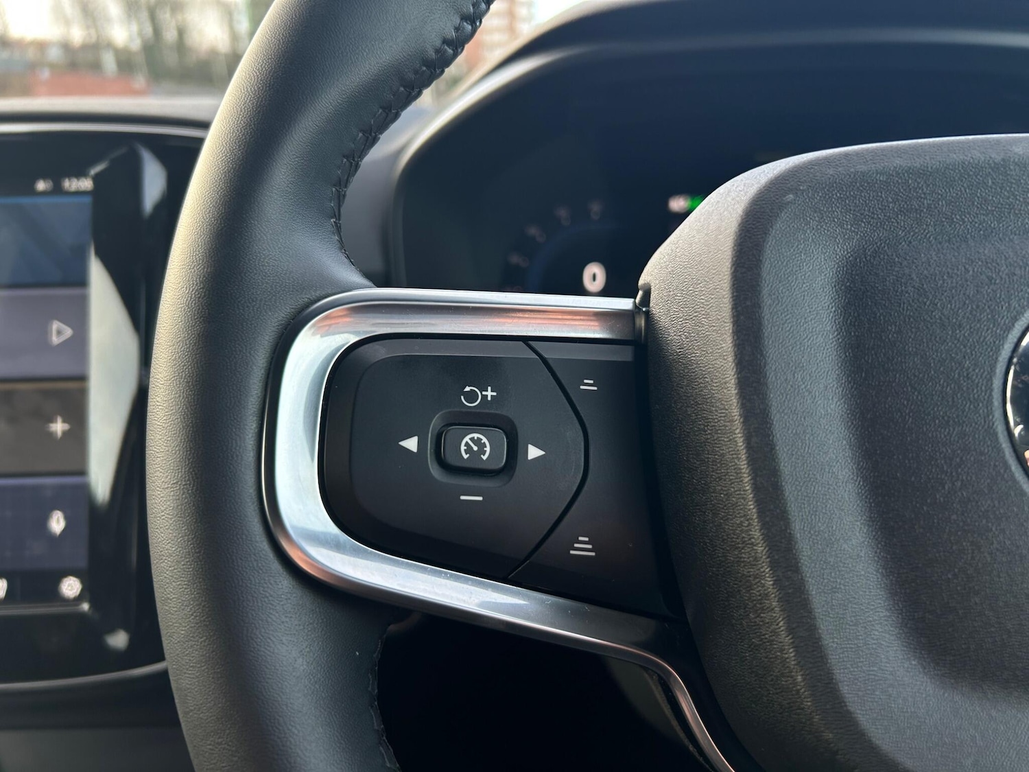 Used Volvo XC40 2024 for sale - 76975535: Photo 13