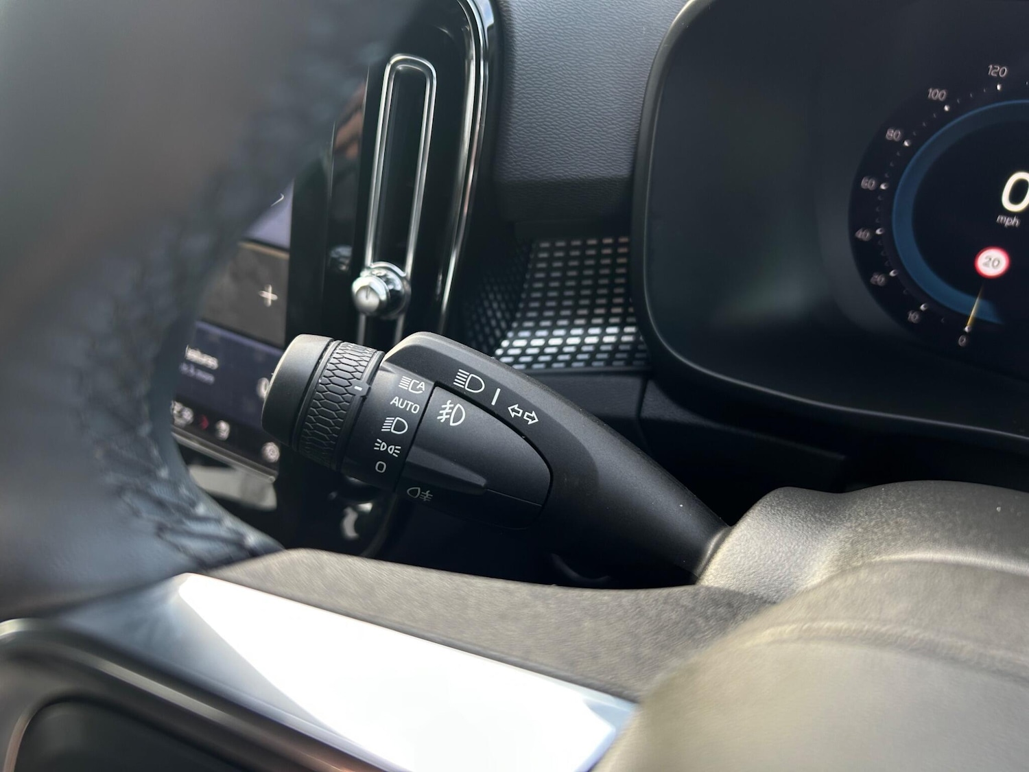 Used Volvo XC40 2024 for sale - 76975535: Photo 15