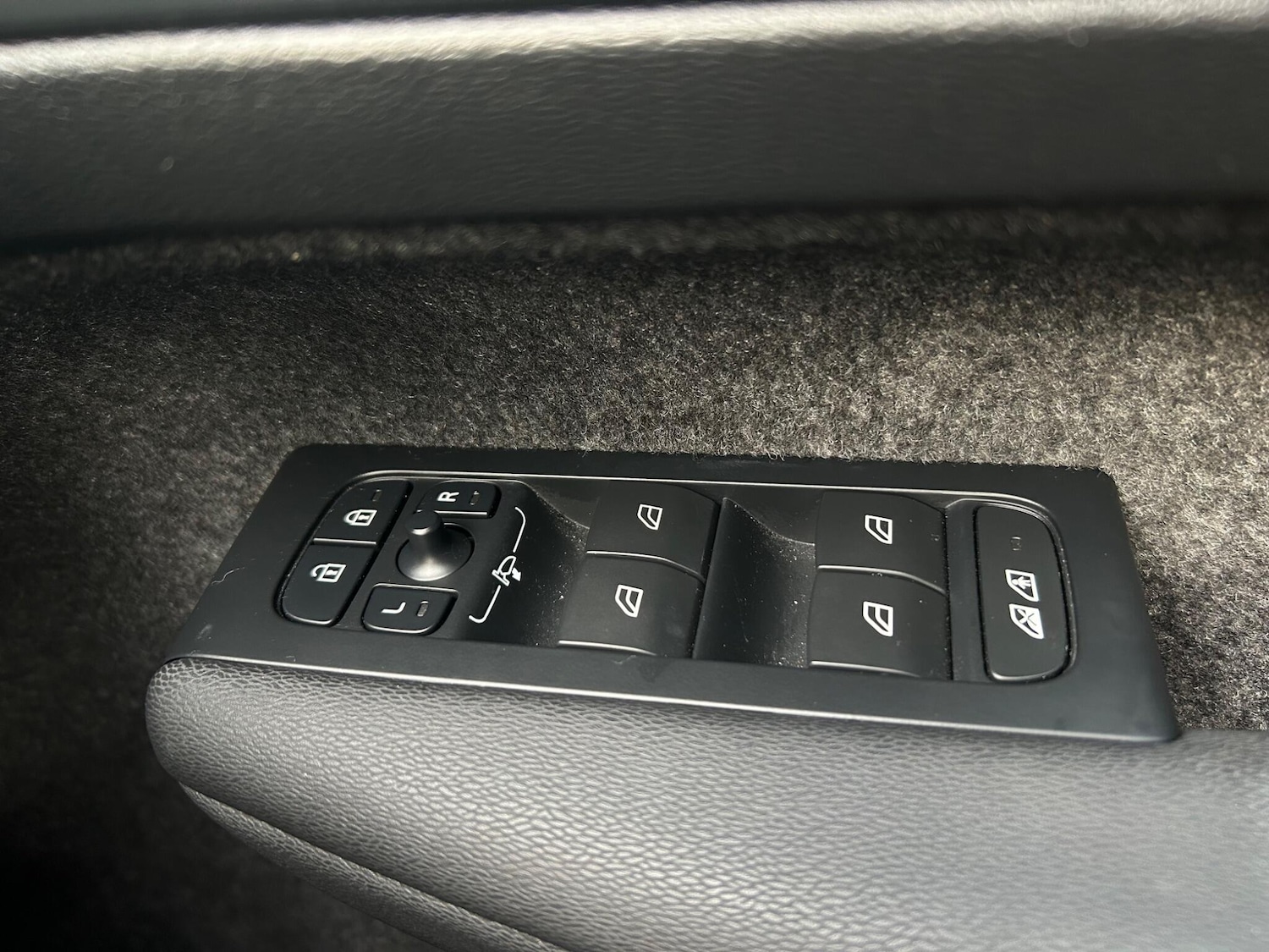 Used Volvo XC40 2024 for sale - 76975535: Photo 17