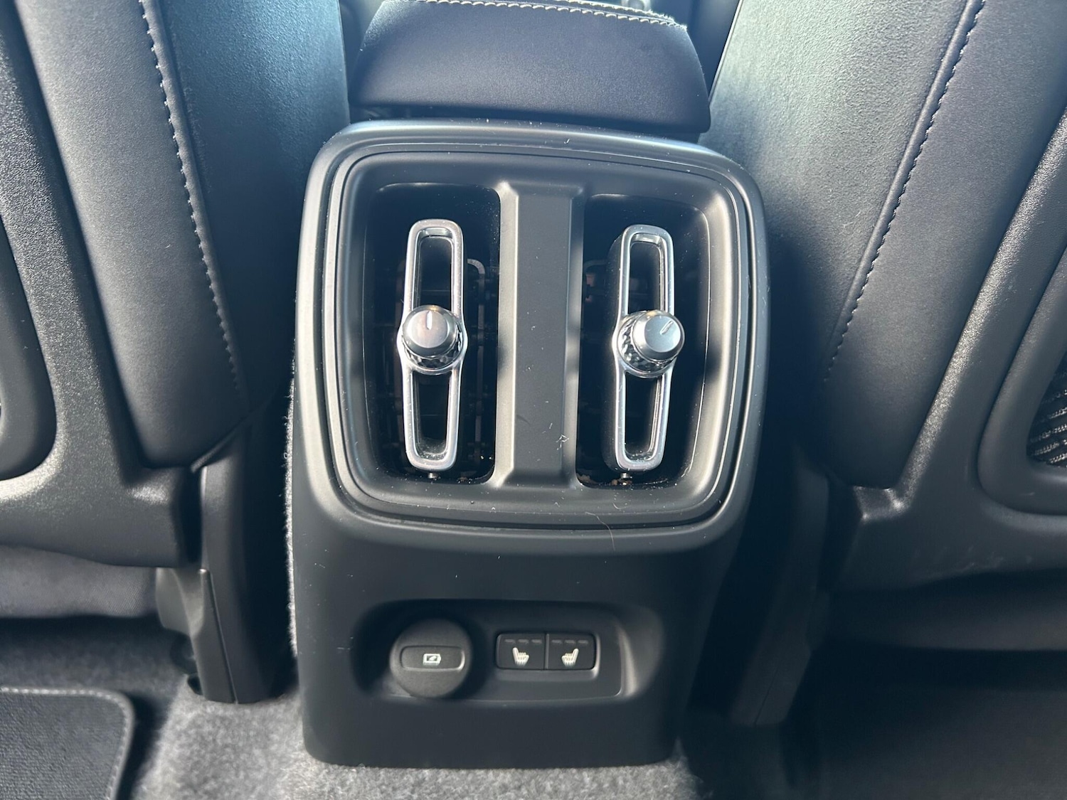 Used Volvo XC40 2024 for sale - 76975535: Photo 30