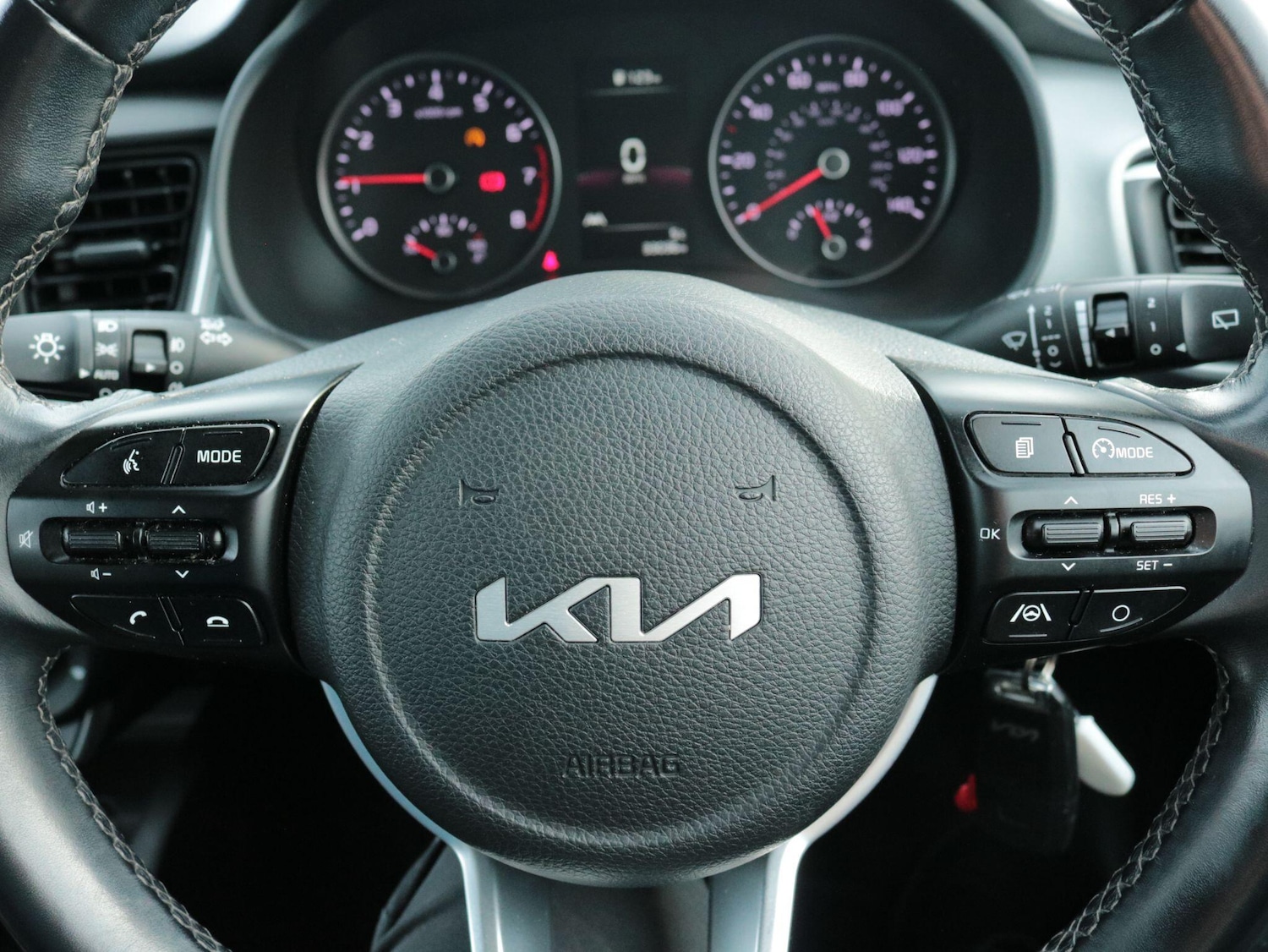 Used Kia Stonic 2023 for sale - 77598199: Photo 15