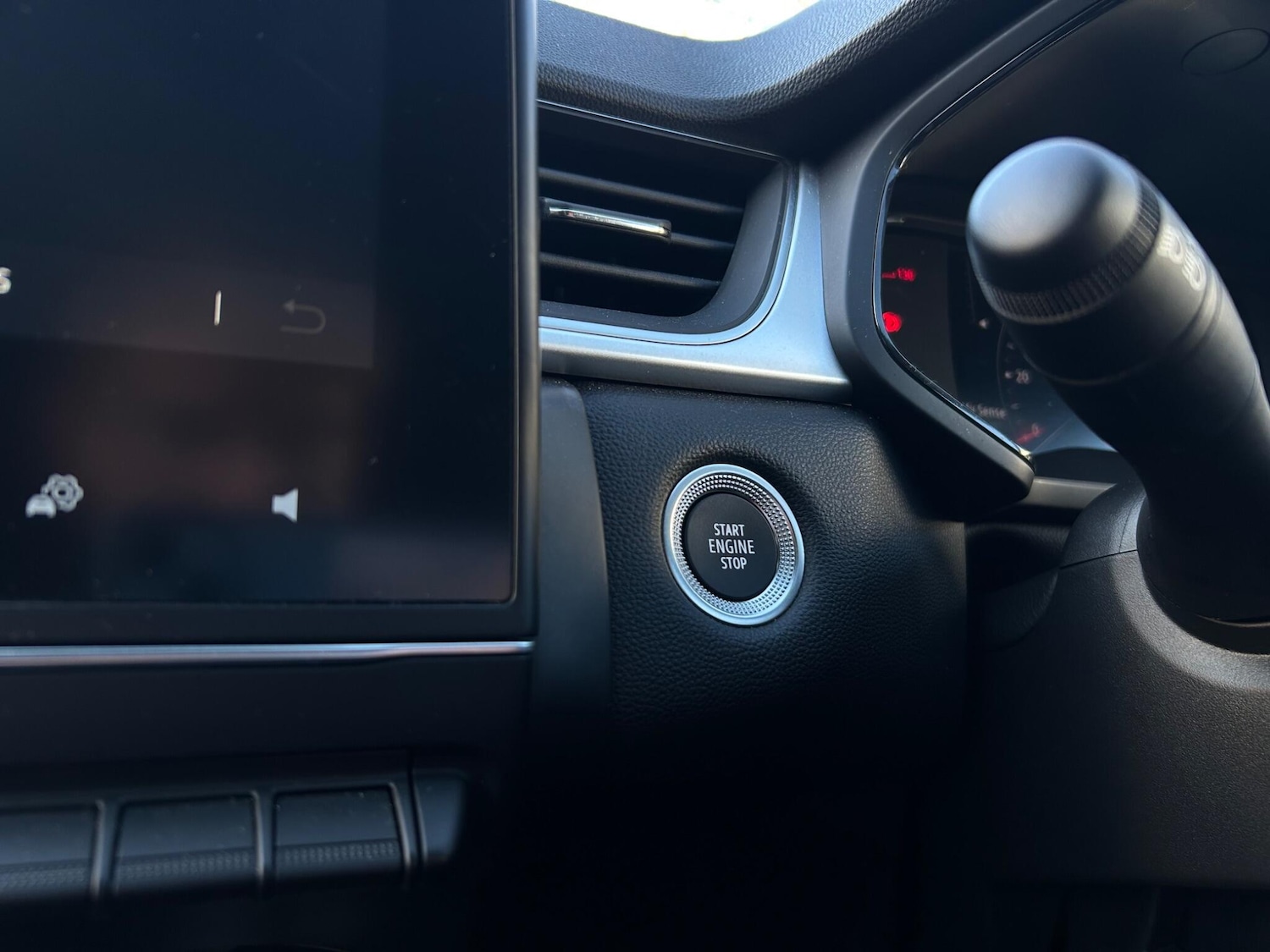 Used Renault Captur 2024 for sale - 76700828: Photo 17