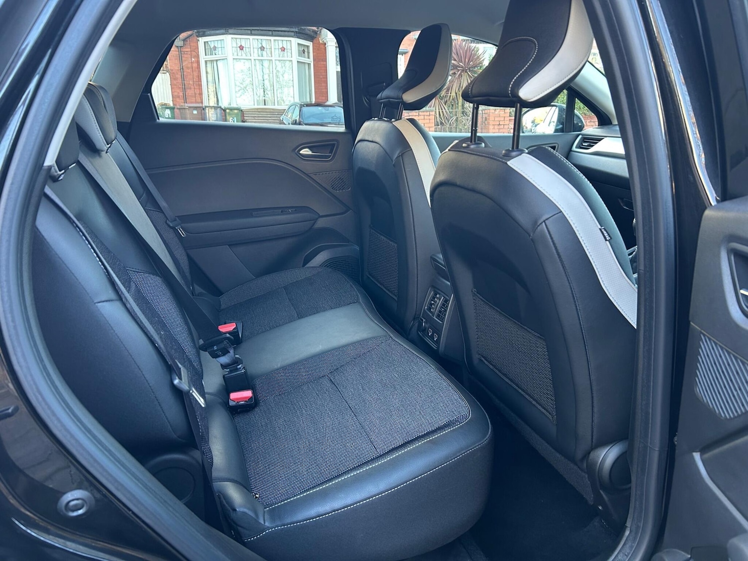 Used Renault Captur 2024 for sale - 76926018: Photo 30