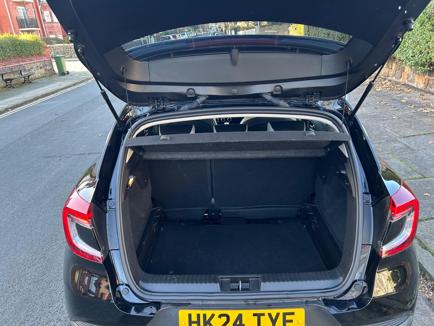 Used Renault Captur 2024 for sale - 76926018: Photo 31