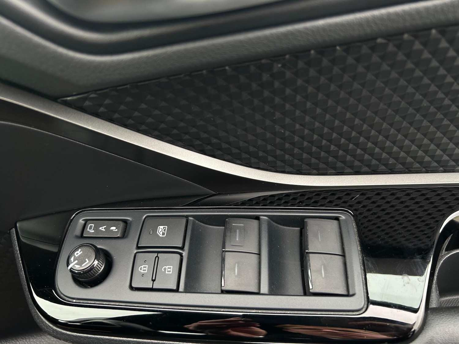 Used Toyota C-HR for sale - 76527652: Photo 16