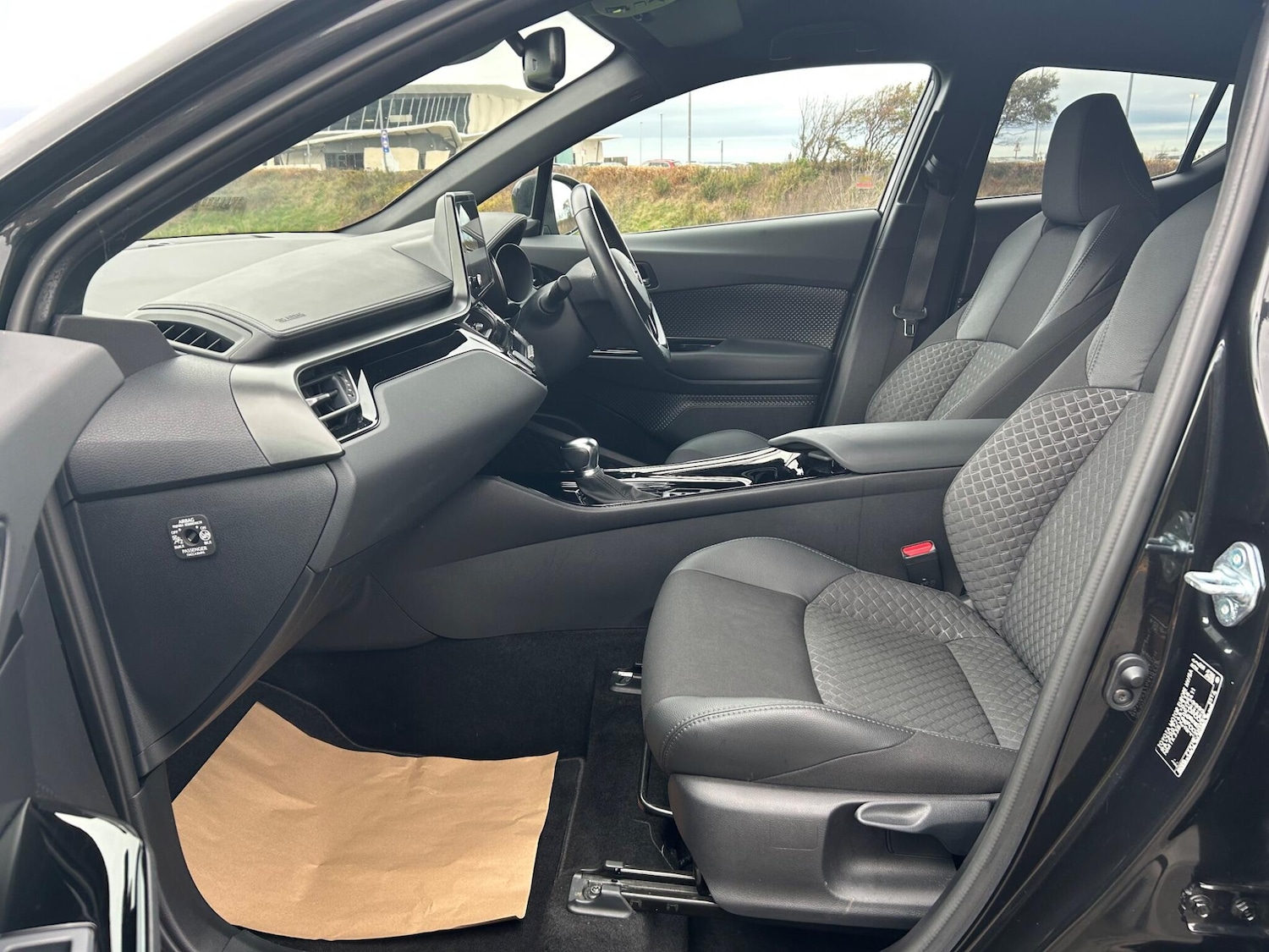 Used Toyota C-HR for sale - 76527652: Photo 24