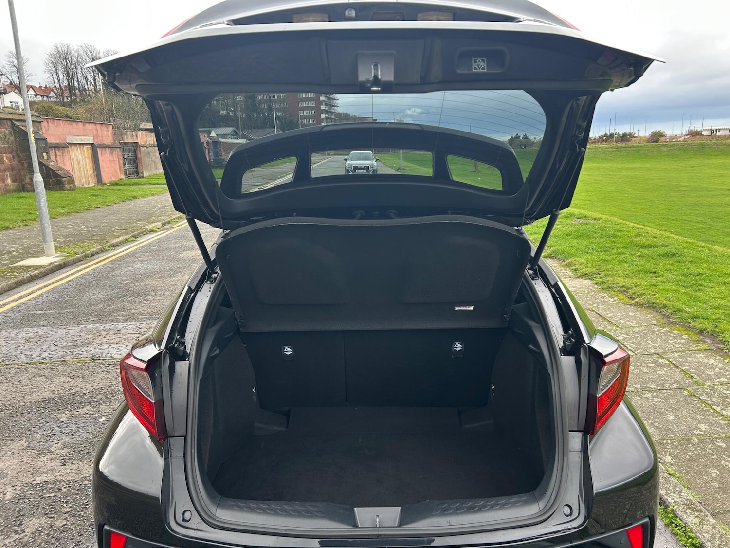 Used Toyota C-HR for sale - 76527652: Photo 28