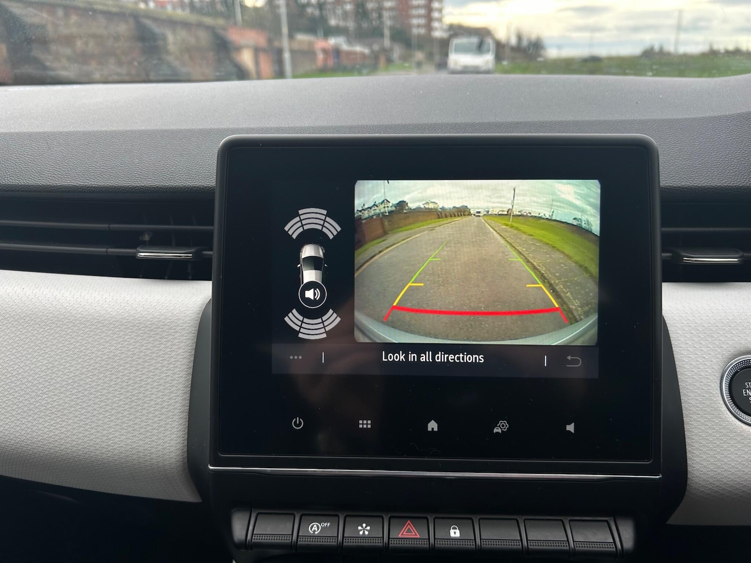 Used Renault Clio for sale - 76727908: Photo 25