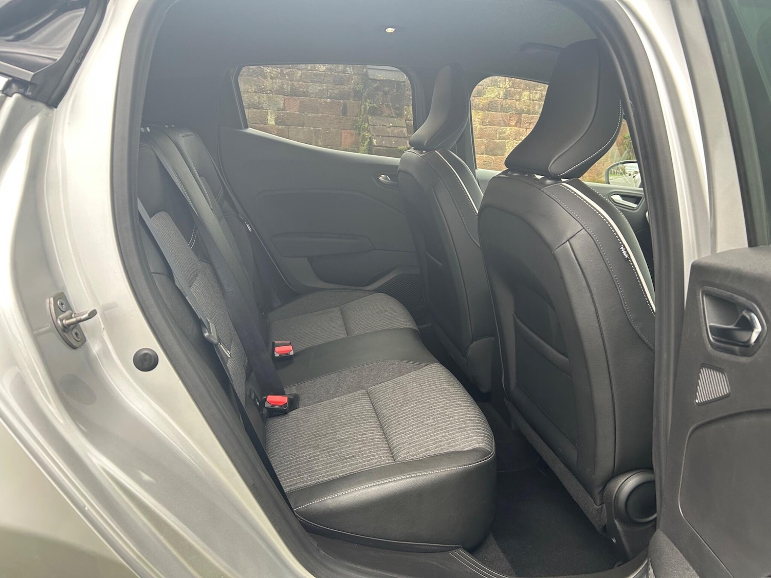 Used Renault Clio for sale - 76727908: Photo 30