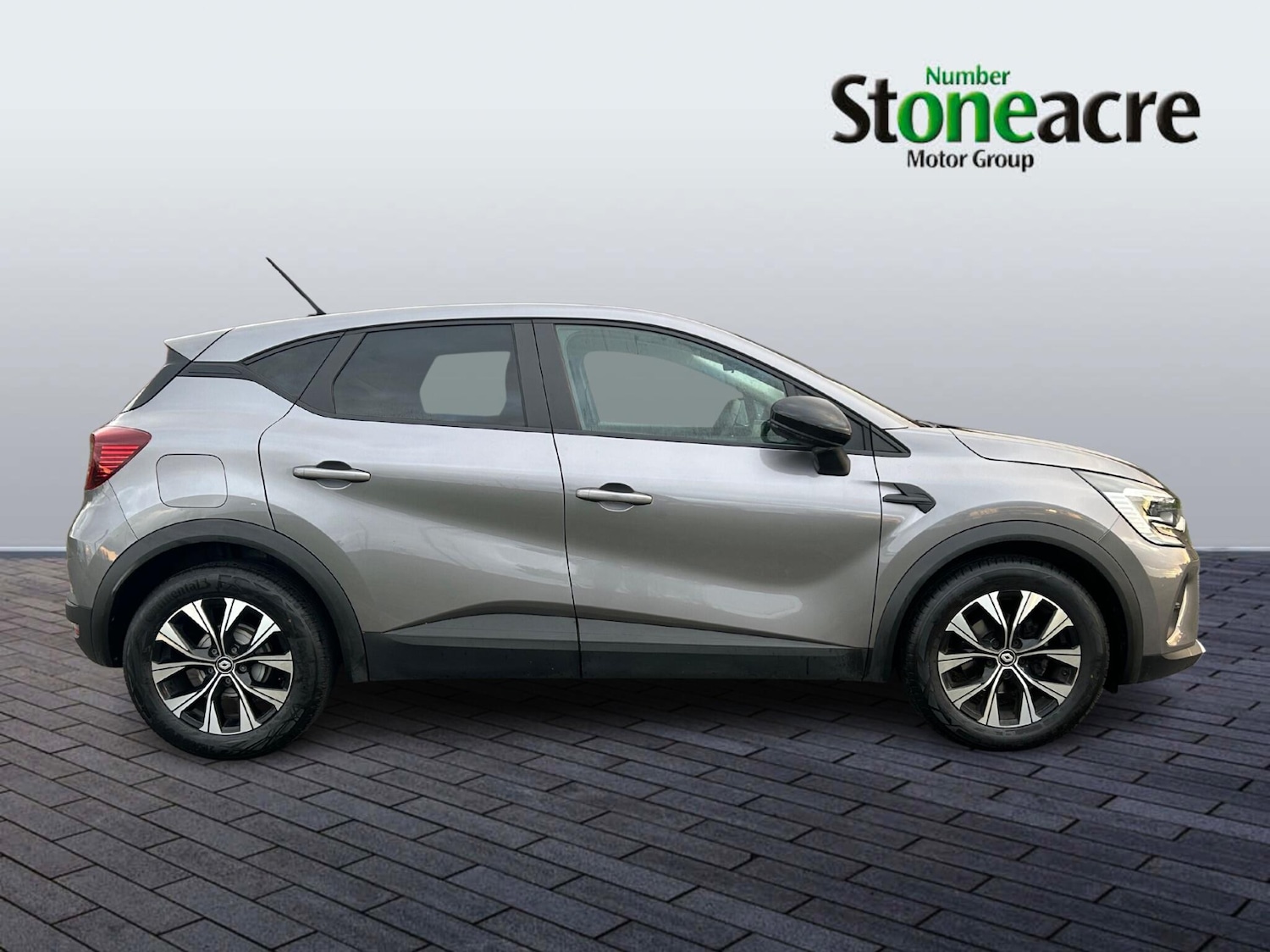 Used Renault Captur 2024 for sale - 76701635: Photo 2