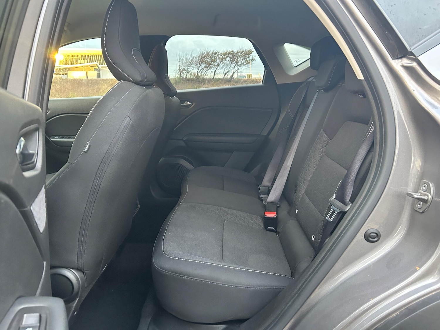 Used Renault Captur 2024 for sale - 76701635: Photo 28