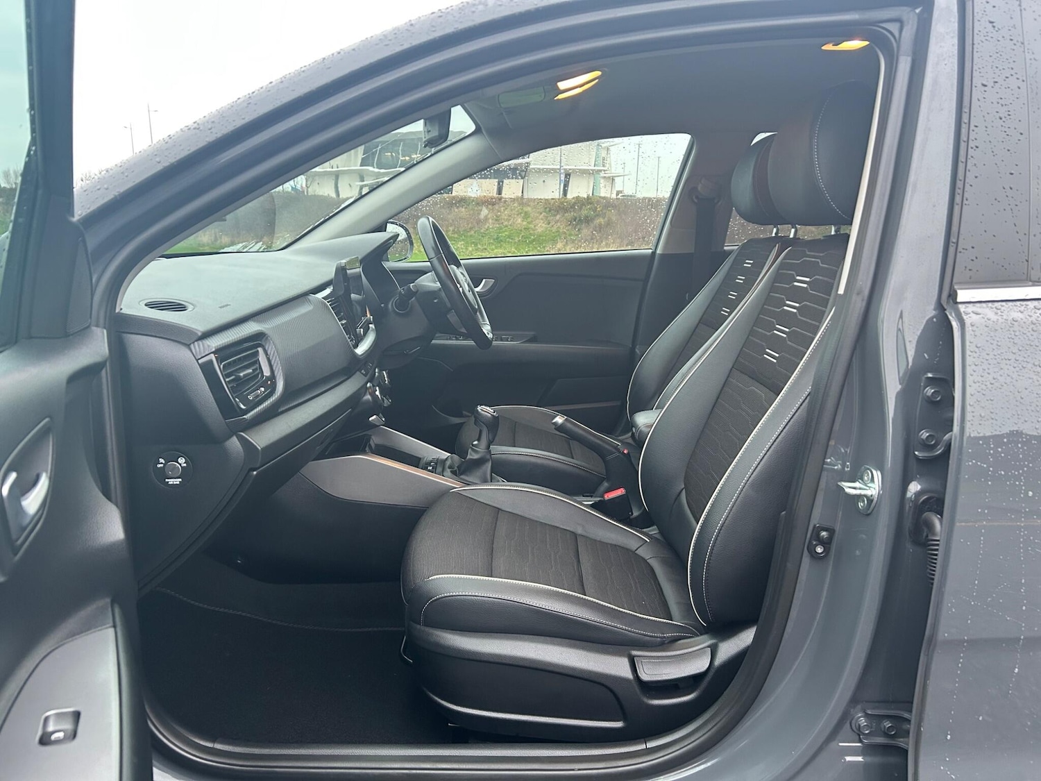 Used Kia Stonic 2021 for sale - 76994552: Photo 25