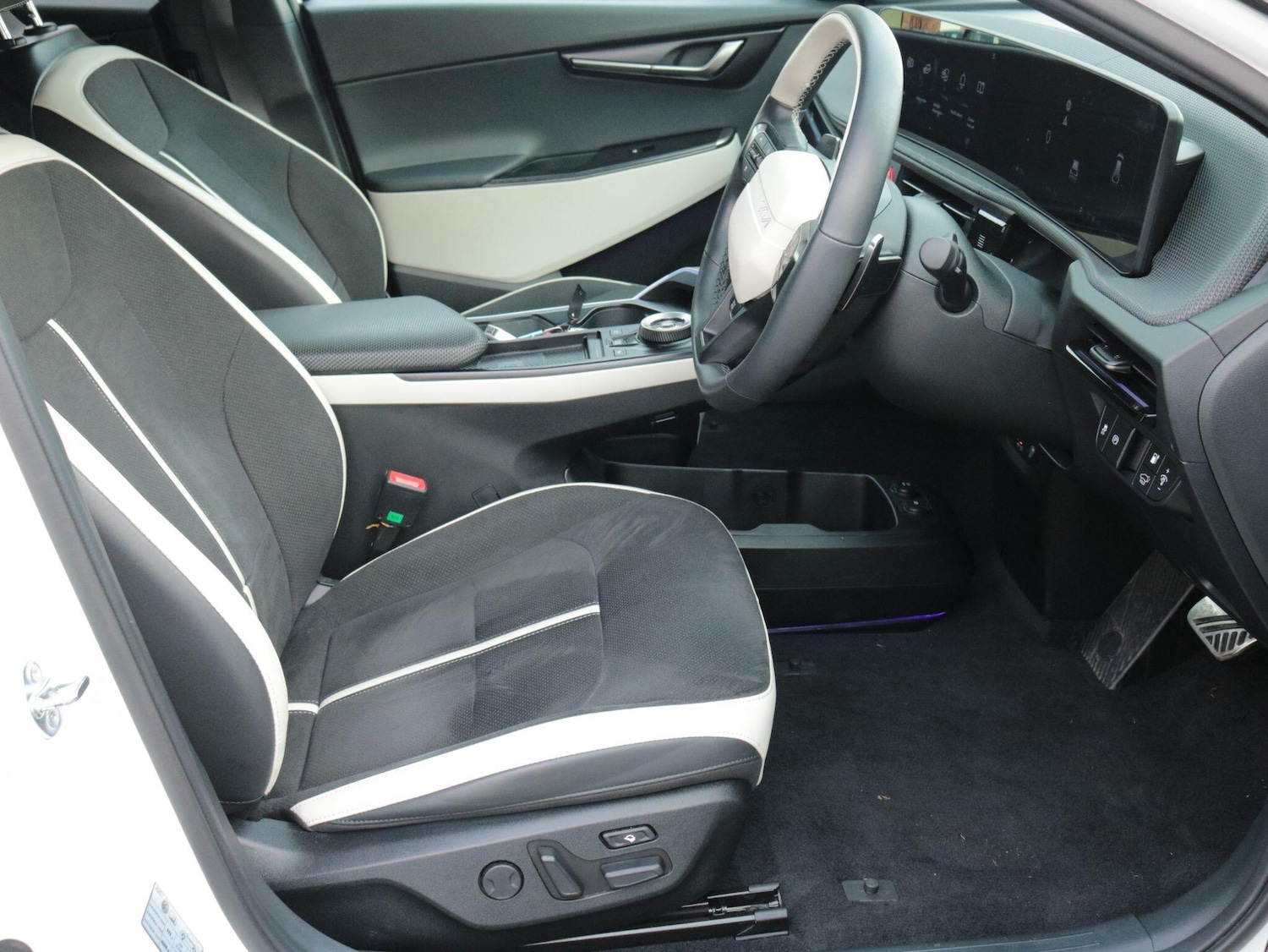 Used Kia EV6 2024 for sale - 77597673: Photo 14