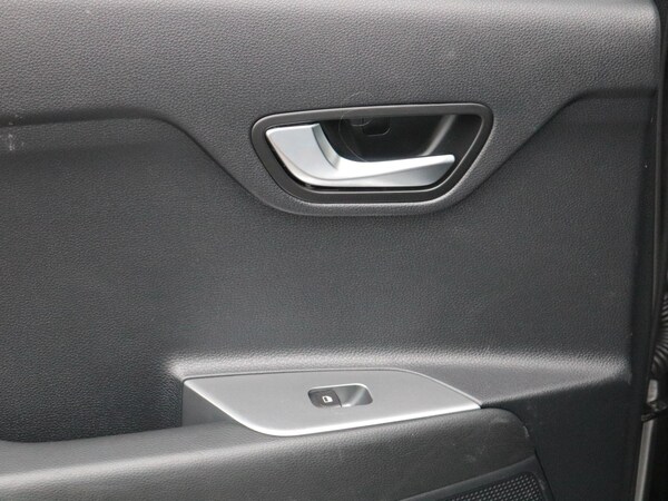 Used Kia Stonic 2024 for sale - 76174930: Photo 24