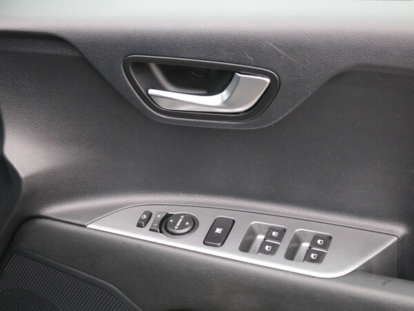 Used Kia Stonic 2024 for sale - 76174930: Photo 25