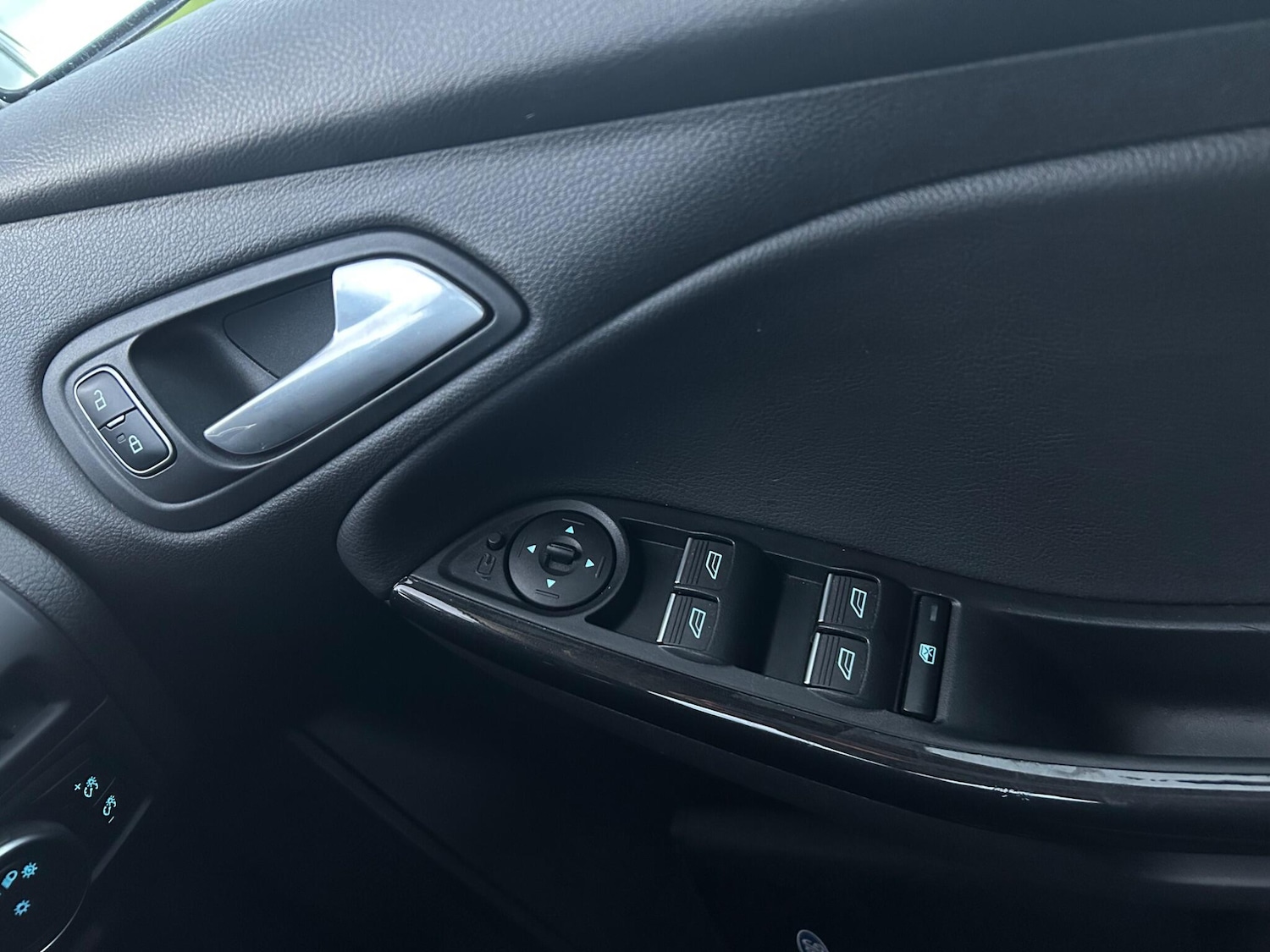 Used Ford Focus 2017 for sale - 77156050: Photo 15