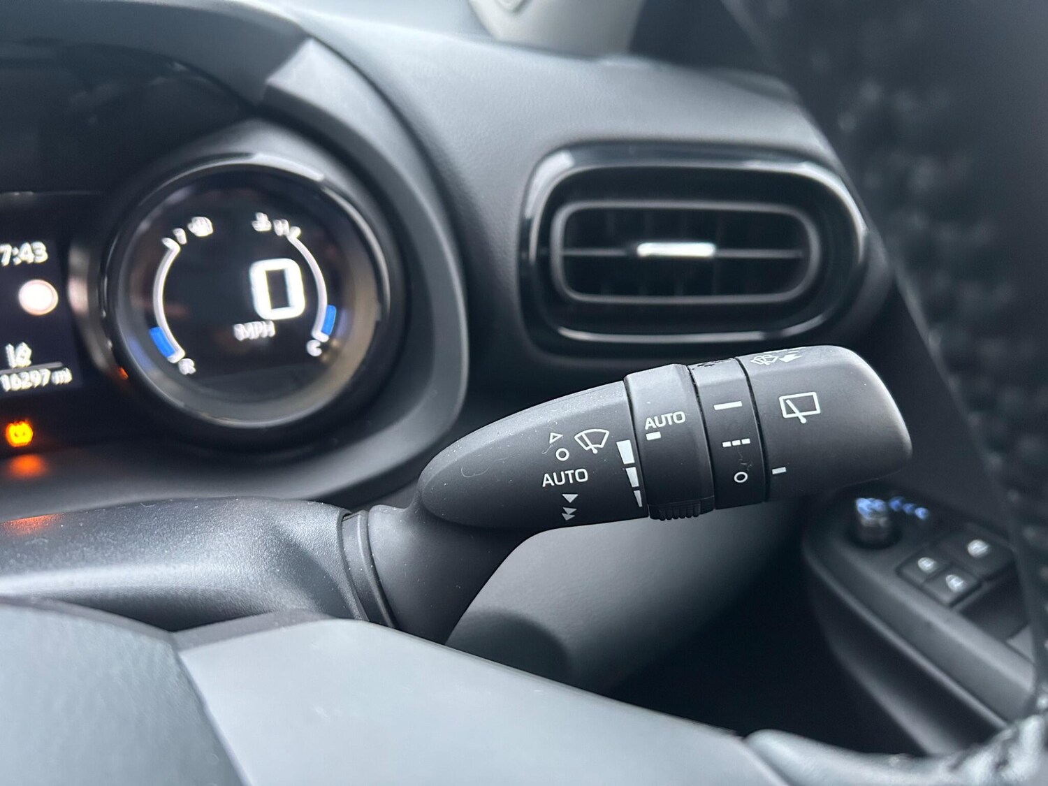 Used Mazda Mazda2 HYBRID 2023 for sale - 77496233: Photo 17