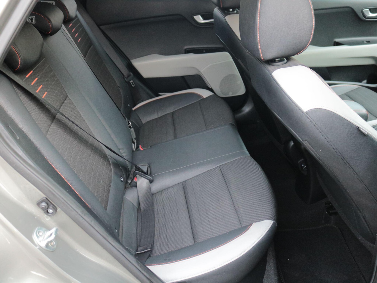 Used Kia Stonic 2018 for sale - 77599154: Photo 24