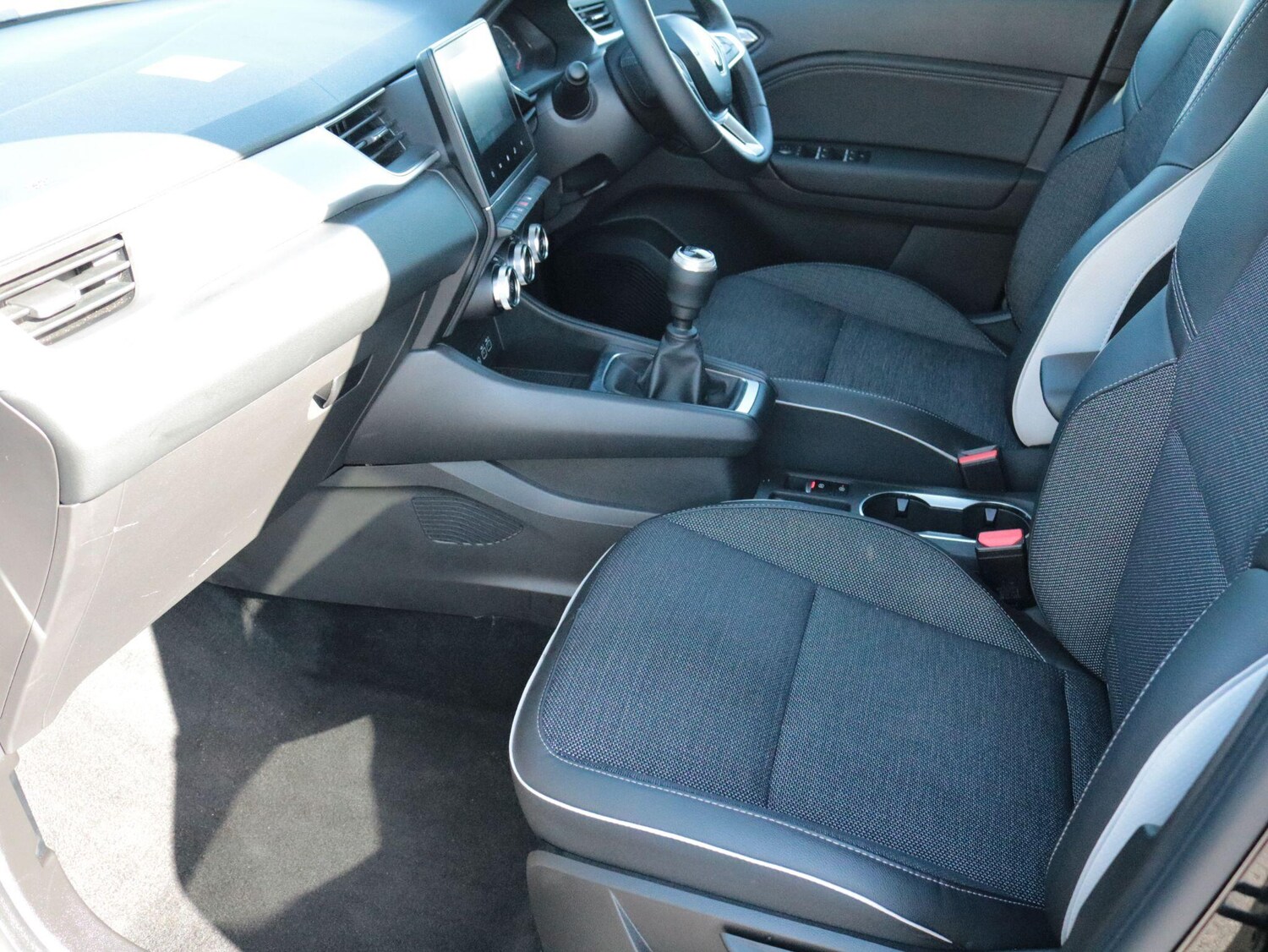Used Renault Captur 2024 for sale - 76122243: Photo 15