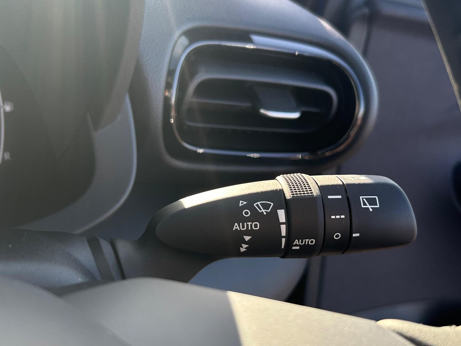 Used Mazda Mazda2 HYBRID 2025 for sale - 76349067: Photo 16