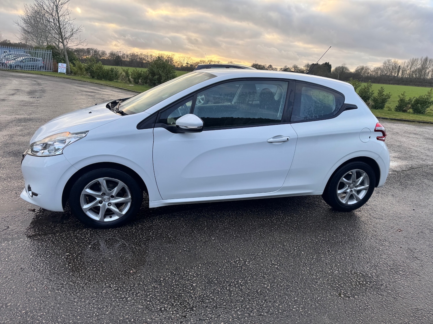 Used Peugeot 208 2013 for sale - 77107756: Photo 8