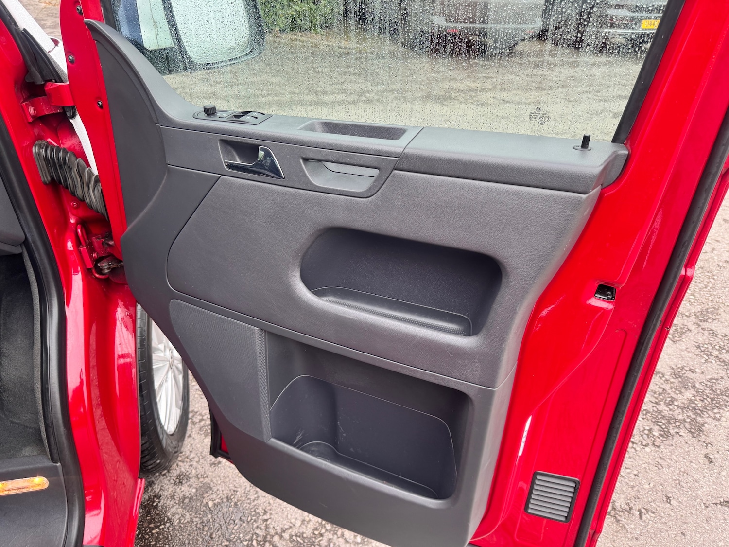 Used Volkswagen Caravelle 2015 for sale - 76198601: Photo 24