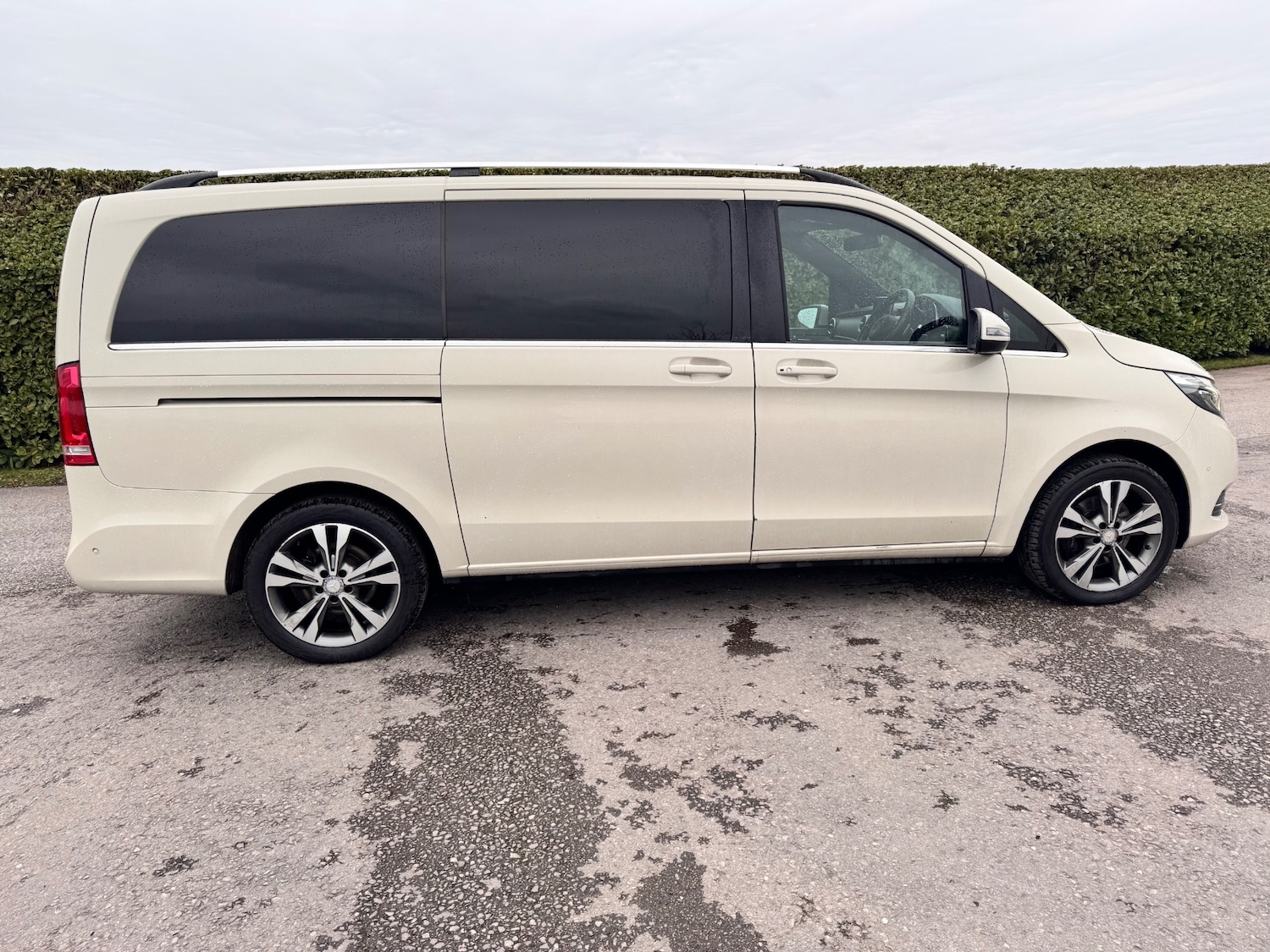 Used Mercedes-Benz V-Class 2017 for sale - 77447165: Photo 16