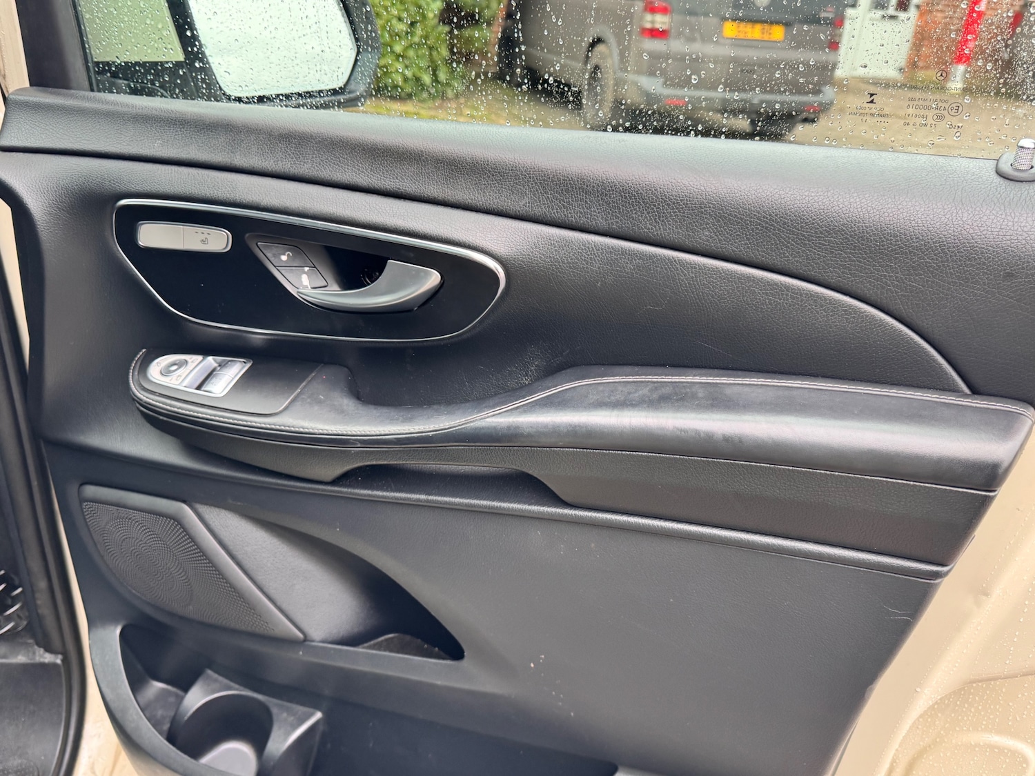 Used Mercedes-Benz V-Class 2017 for sale - 77447165: Photo 25