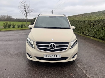 Used Mercedes-Benz V-Class 2017 for sale - 77447165: Photo