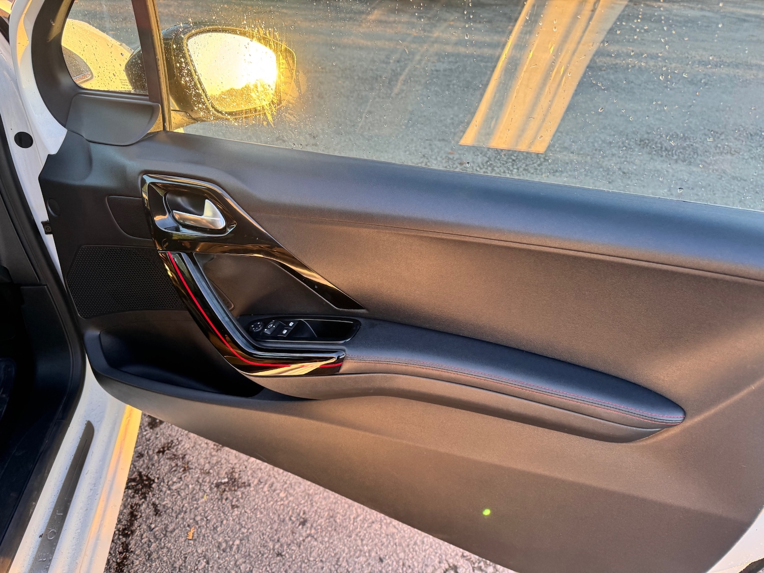 Used Peugeot 208 2015 for sale - 76566718: Photo 24