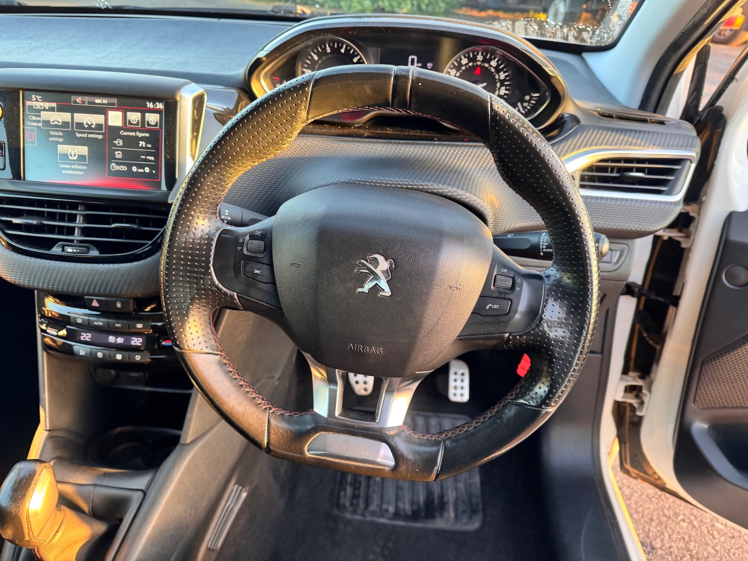 Used Peugeot 208 2015 for sale - 76566718: Photo 28