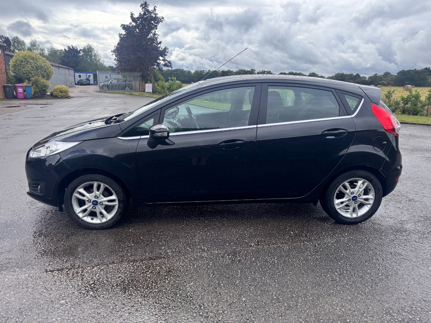 Used Ford Fiesta 2015 for sale - 75794924: Photo 4