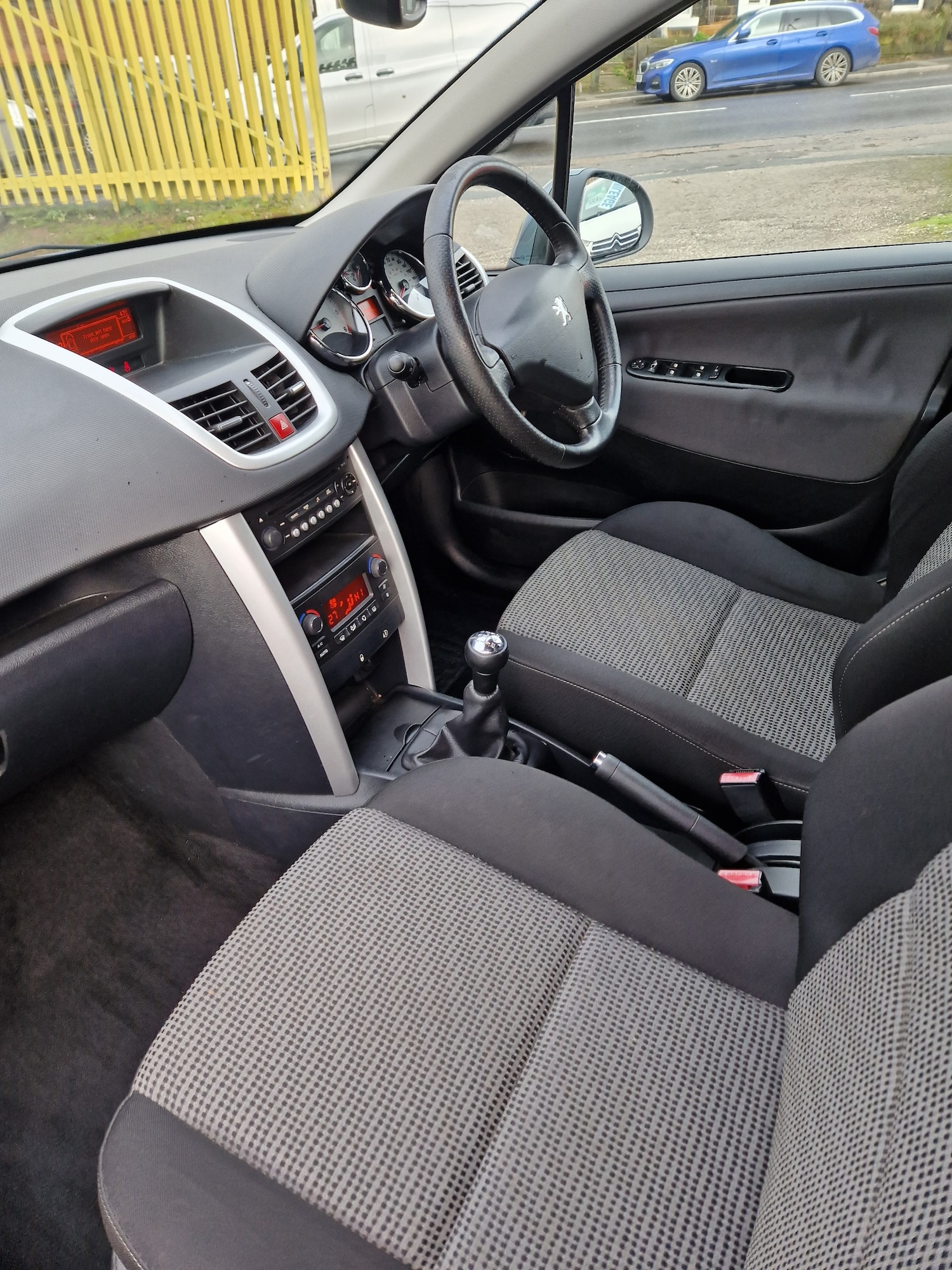 Used Peugeot 207 2010 for sale - 77522326: Photo 2