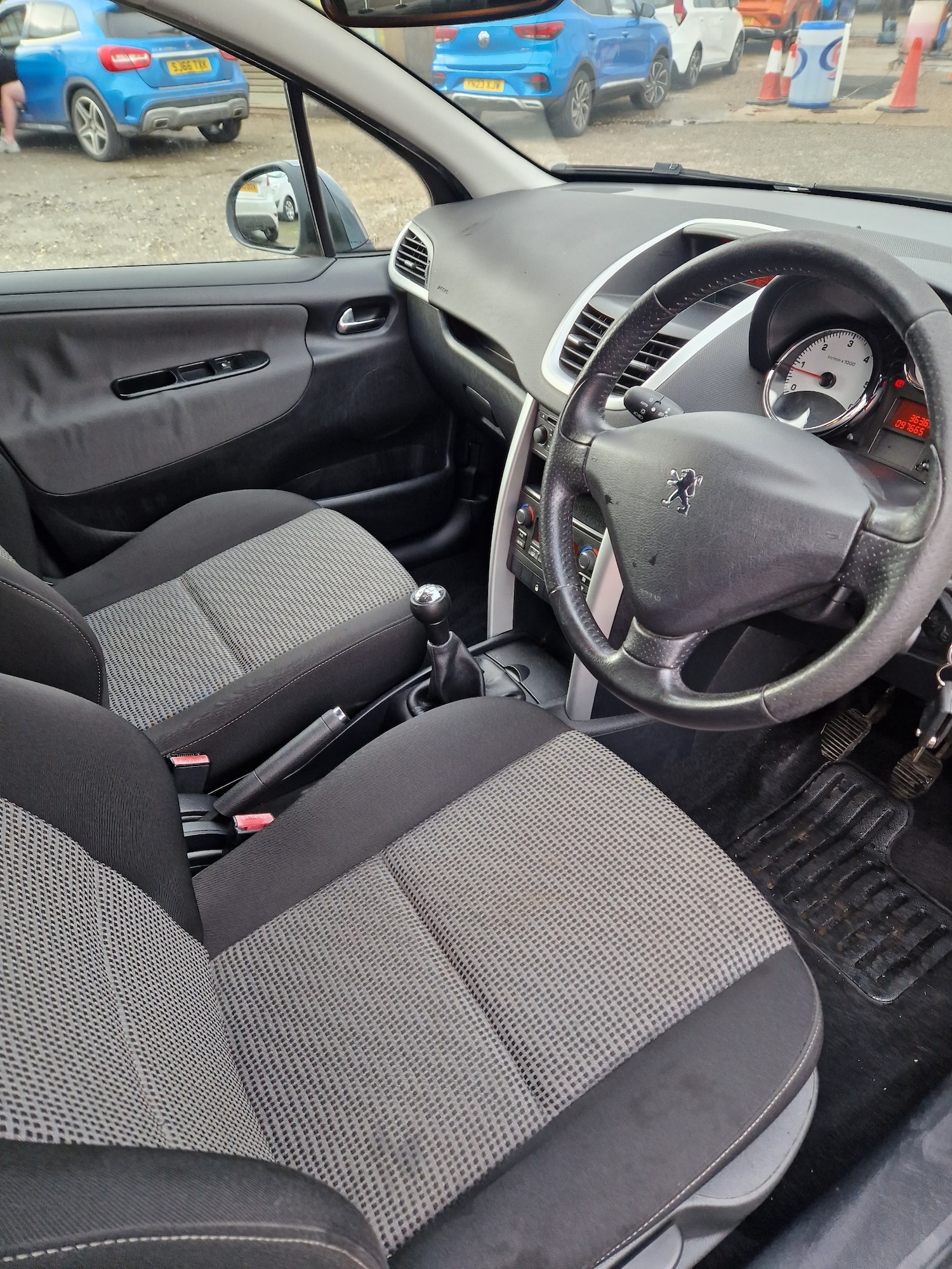 Used Peugeot 207 2010 for sale - 77522326: Photo 3