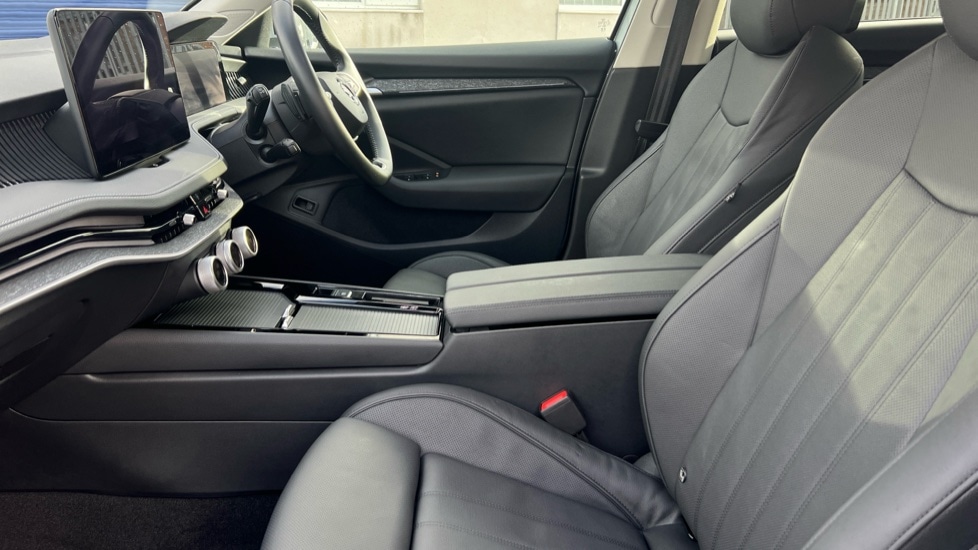 Used Skoda Superb 2025 for sale - 76869201: Photo 28