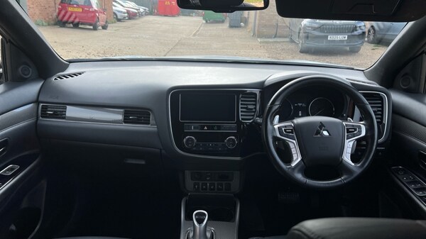 Used Mitsubishi Outlander 2018 for sale - 76098010: Photo 11