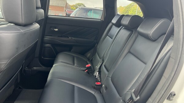 Used Mitsubishi Outlander 2018 for sale - 76098010: Photo 14