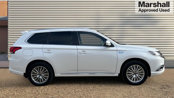 Used Mitsubishi Outlander 2018 for sale - 76098010: Photo 2