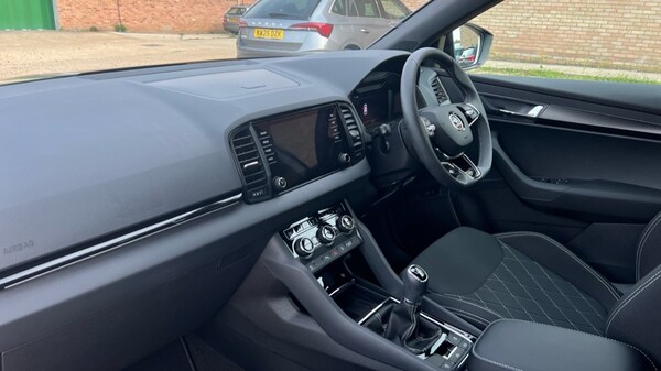 Used Skoda Karoq 2024 for sale - 75451639: Photo 2