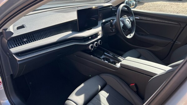 Used Skoda Superb 2025 for sale - 76007784: Photo 2